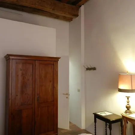 Vicolo Del Lupo Bed & Breakfast 3*