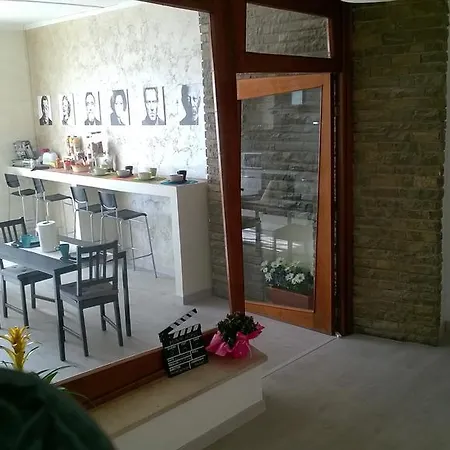 Bed & Breakfast B&B Movie Home