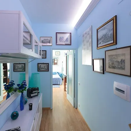 Simon Holiday House
