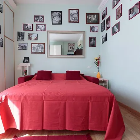 Simon Holiday House Rome