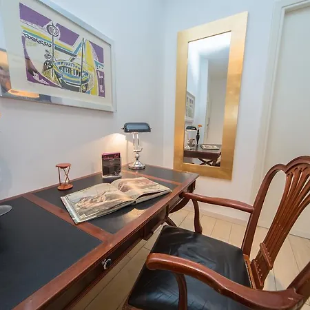Purple Coral Apartment Rome