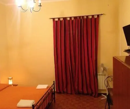 Le Charme House 2 Bed & Breakfast