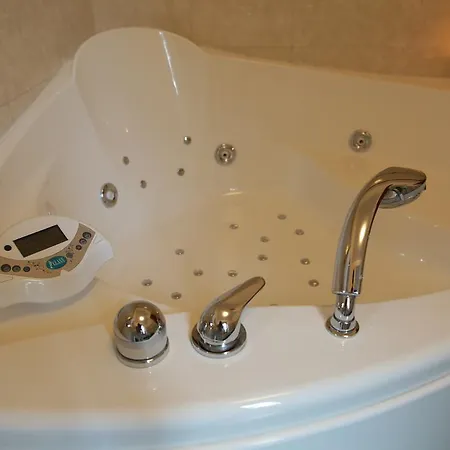 Hotel H&h *