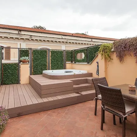 Apartment Trevi Penthouse With Jacuzzi