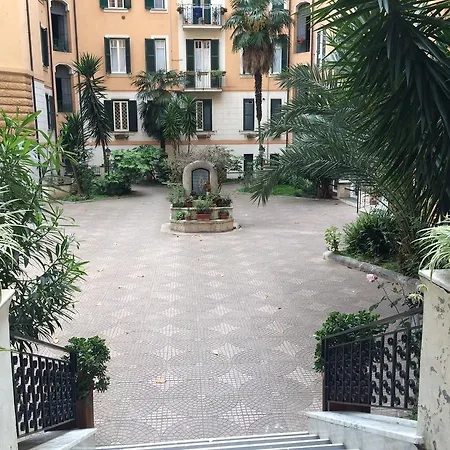Four Seasons Holiday House Apartment