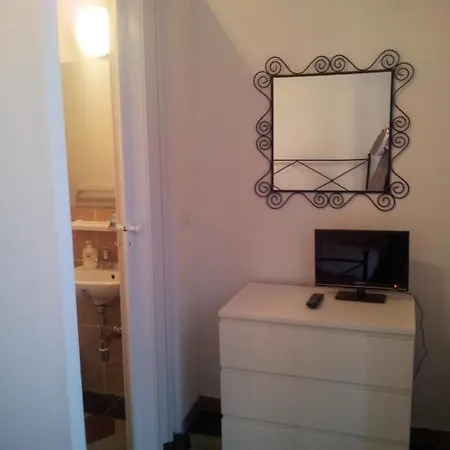 T&v House