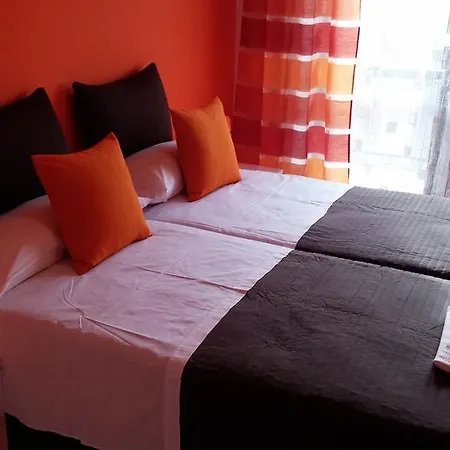 Famous Guest house *