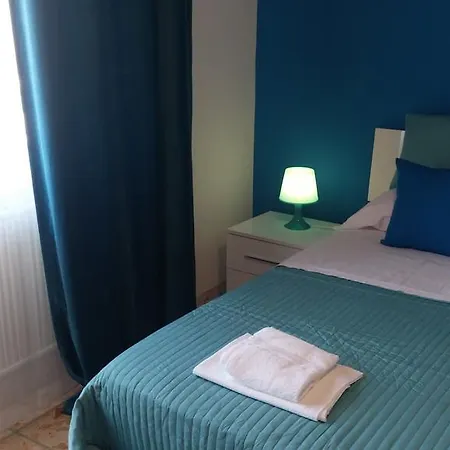 Famous Guest house