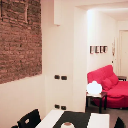Pantheon White Apartment *