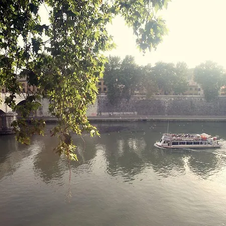 Bed and Breakfast River 2*