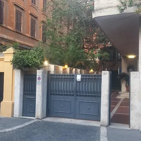 Charming Apartment Piazza Del Popolo Apartment
