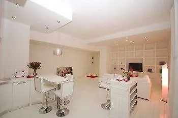 House & The - Vatican Apartment