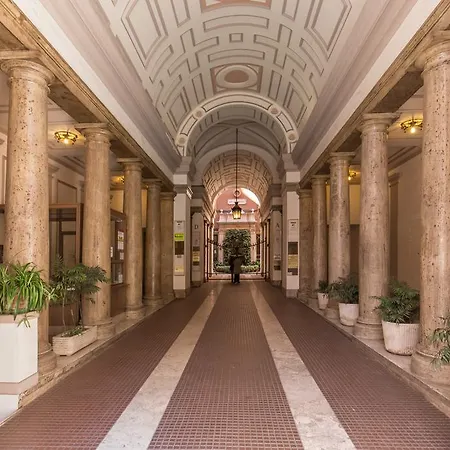 Everest Hotel 2*