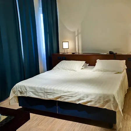 Western Globus 3*