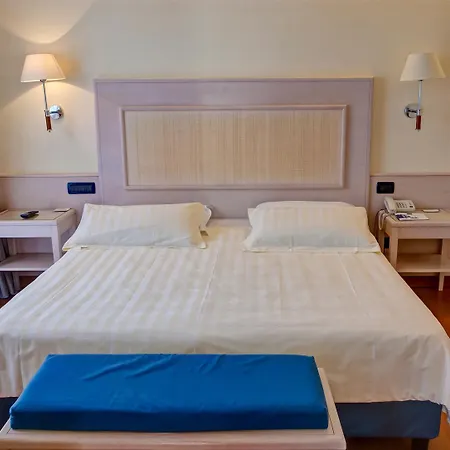 Hotel Western Globus 3*