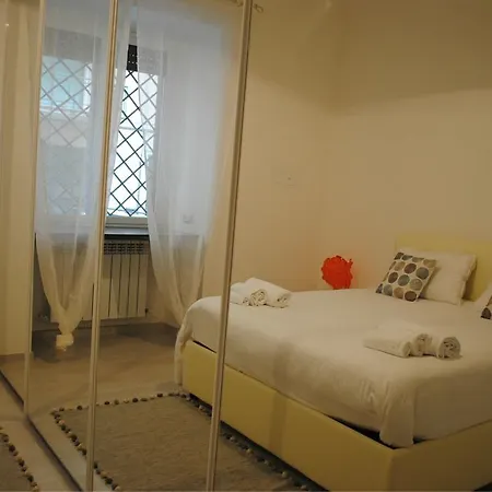 Ciak Holiday House Bed & Breakfast Rome