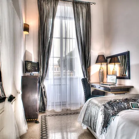 Romance Al Colosseo Apartment *