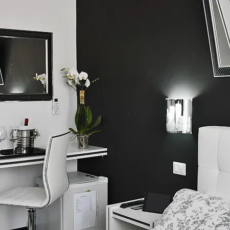 Black & White G&g Rome