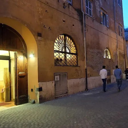 Casa Di Santa Francesca Romana A Ponte Rotto 2*