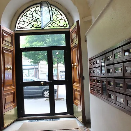 A Casa Di Nancy Bed & Breakfast 2*