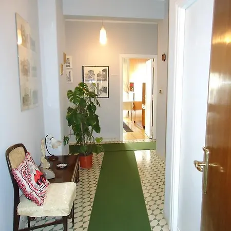 Downtown Deluxe Bed & Breakfast *