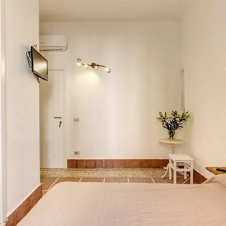 Colosseo Romeo Bed & Breakfast 2*