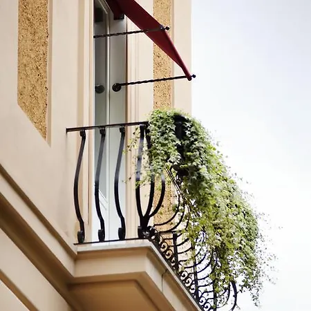 The Corner 4*