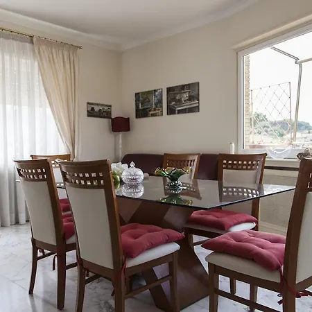 Il Papale Apartment *