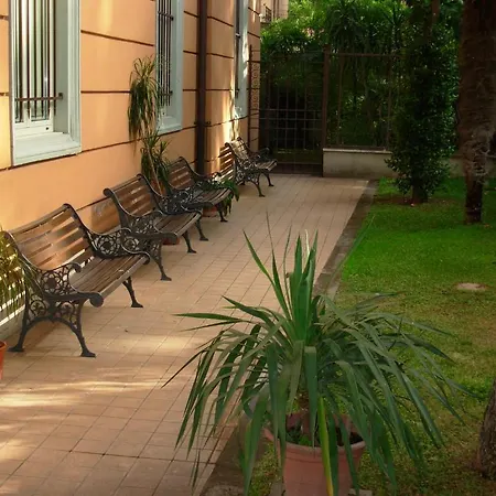 Maria Rosa Molas - Casa Per Ferie