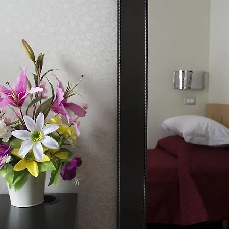 Di Fronte Alla Cupola Bed & Breakfast 4*