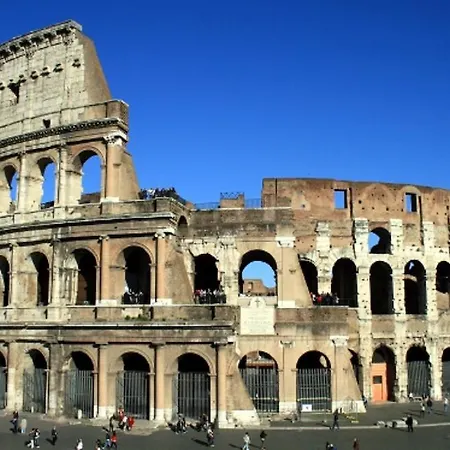 Central Palace Colosseum Bed & Breakfast *