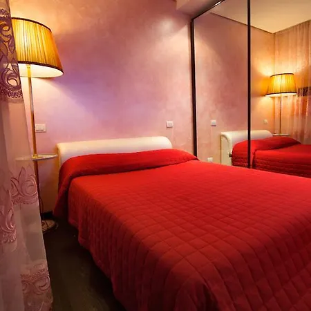 Holiday Magenta Rome