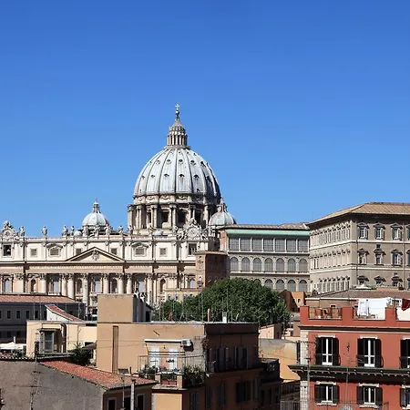 Hotel Trianon Borgo Pio 4*