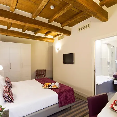Отель Trevi Palace Luxury