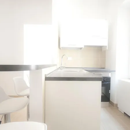 Apartment Meme Rom