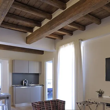 Отель Trevi Palace Luxury 4*