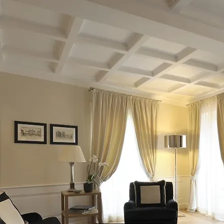 Отель Trevi Palace Luxury 4*