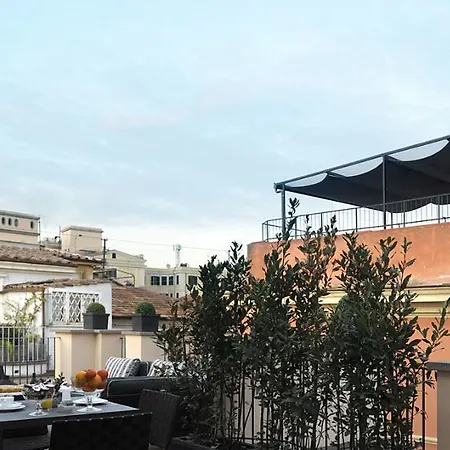 Отель Trevi Palace Luxury