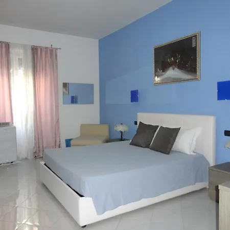Guest house Suites Holiday Rooms *