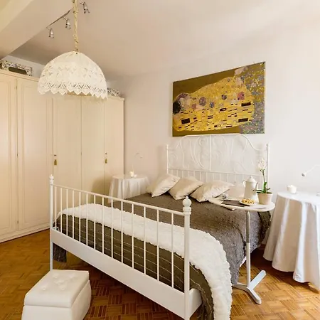 Apartment Via Laurina 40 *