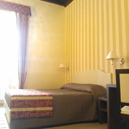 Hotel First Suites