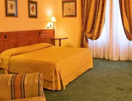 מלון Ateneo Garden Palace 4*