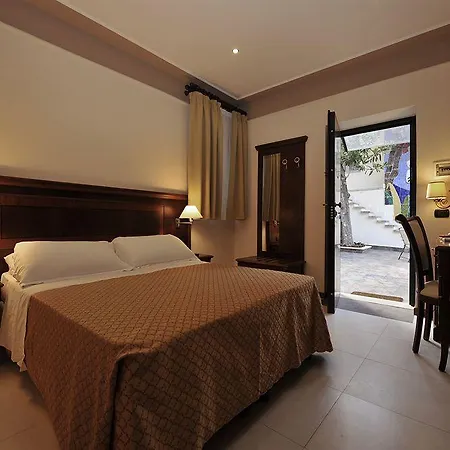 Hotel Aurelius Art Gallery 3*