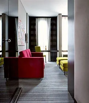 Twentyone Отель