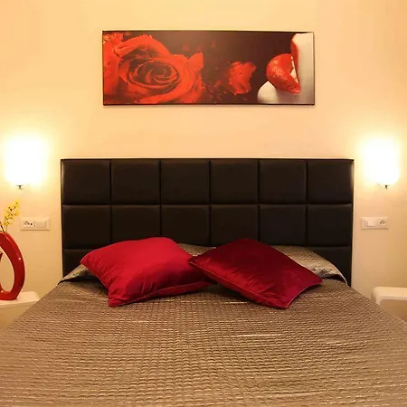 Domus Via Veneto Bed and breakfast 2*