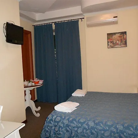 Rona Hotel