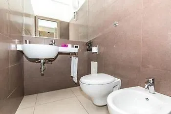 Europa Apartment *