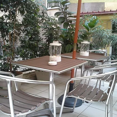Pratinnvatican Couette-café