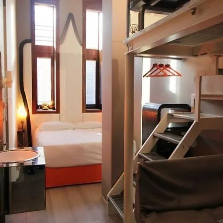 Orange Hotel