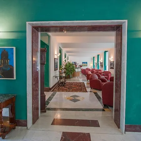 Ateneo Garden Palace מלון